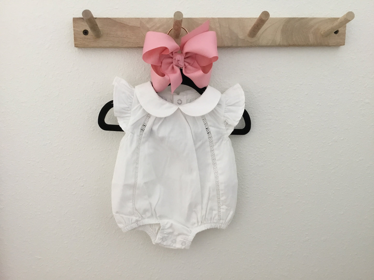White Collared Bubble